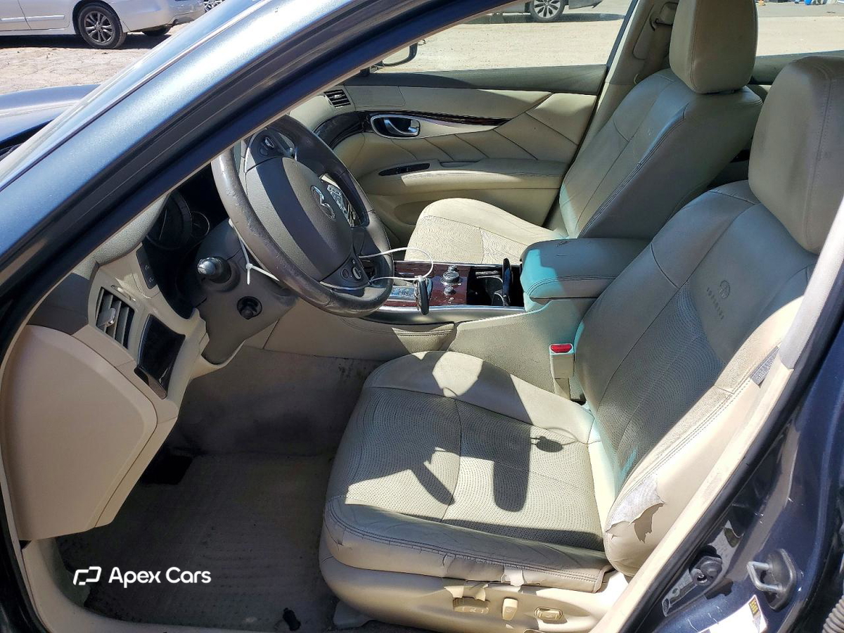 Infiniti M 2012