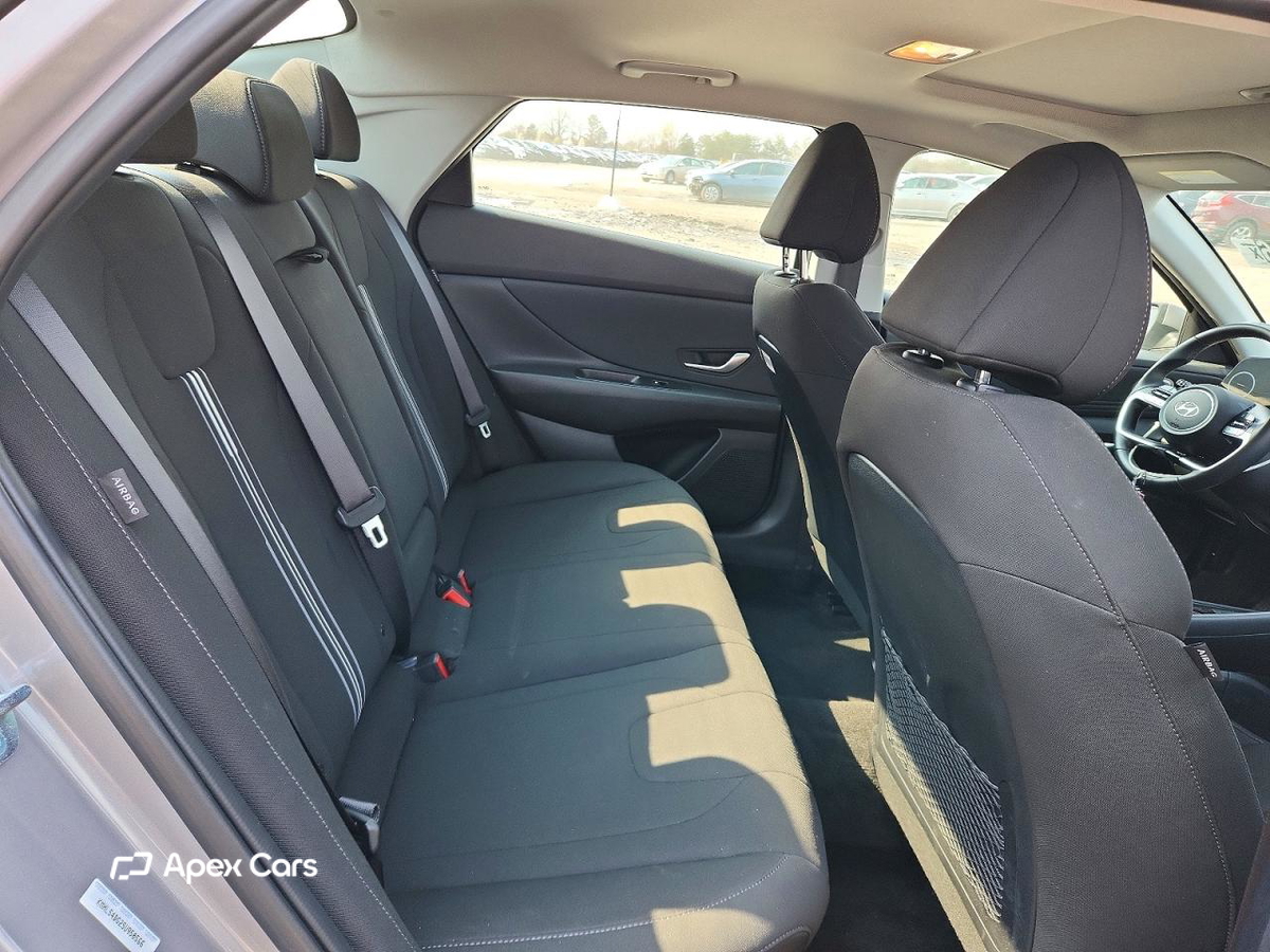 Hyundai Elantra 2025