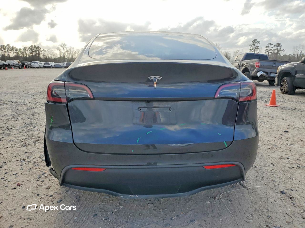 Tesla Model Y 2024