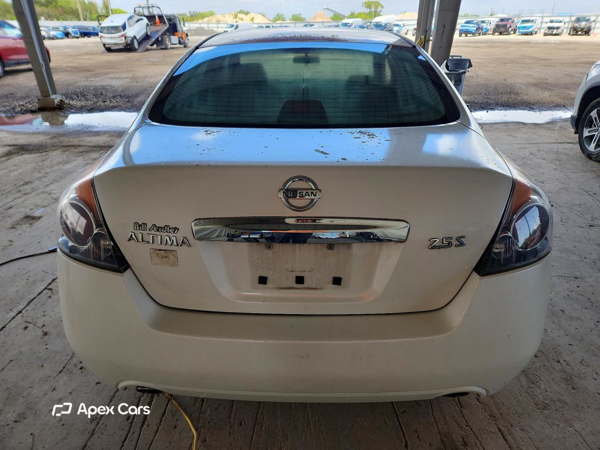 Nissan Altima 2011