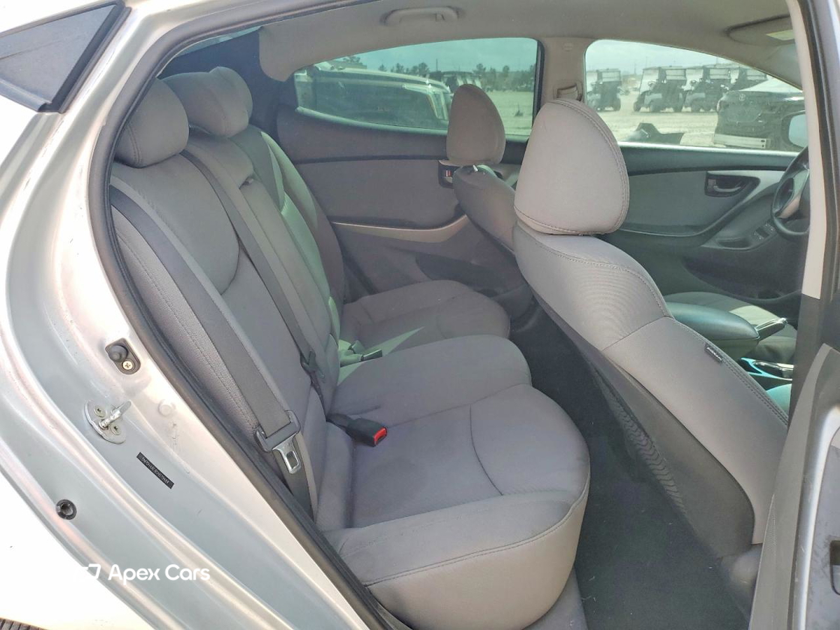 Hyundai Elantra 2012
