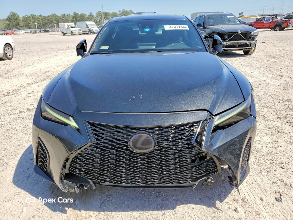 Lexus IS 2024