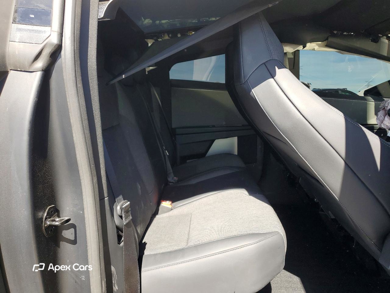 Tesla Cybertruck 2025