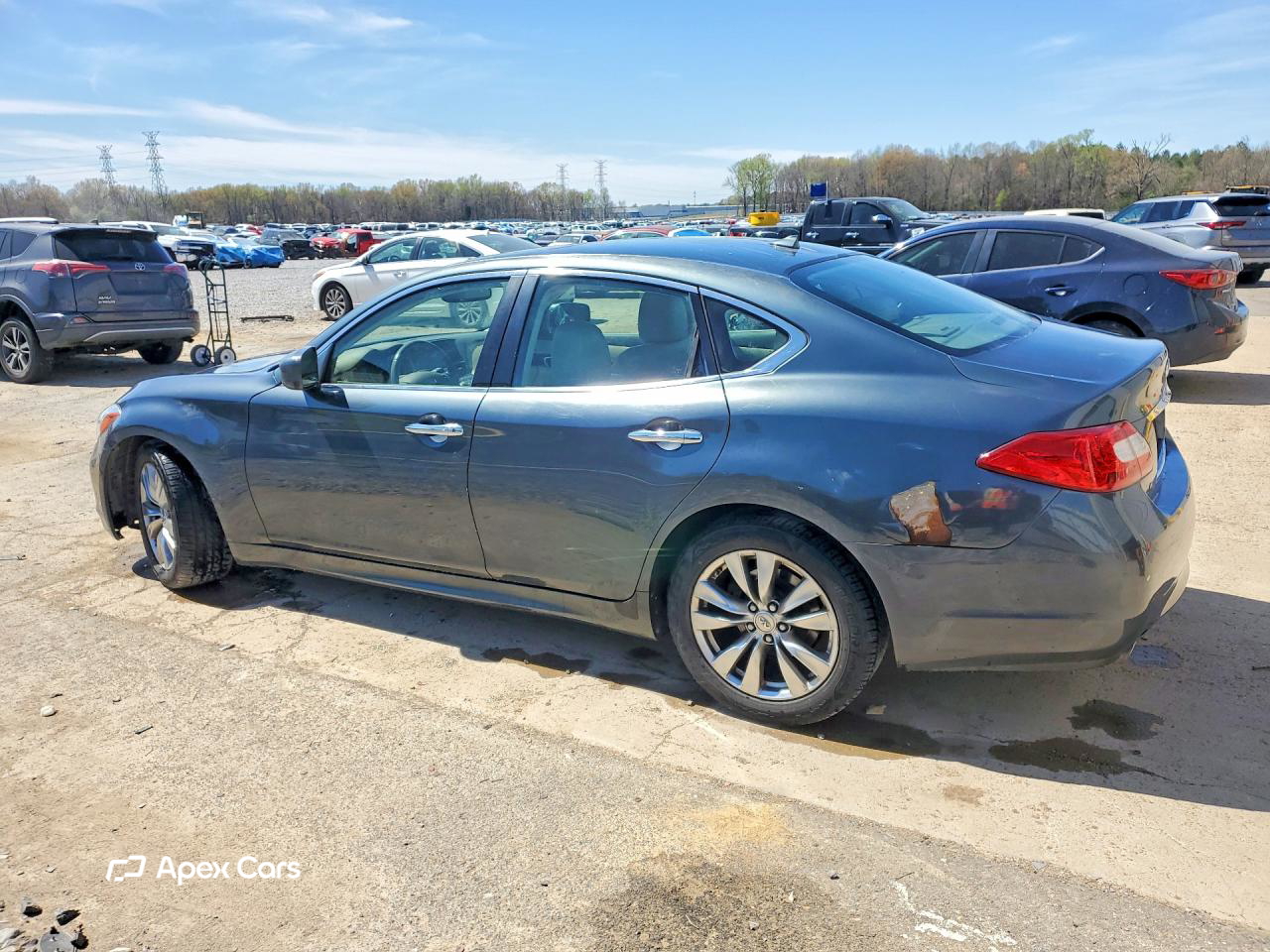 Infiniti M 2012