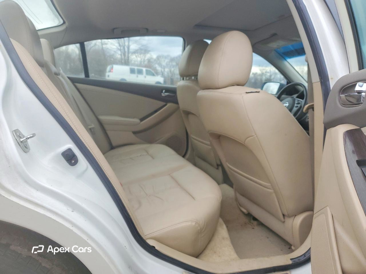 Nissan Altima 2011