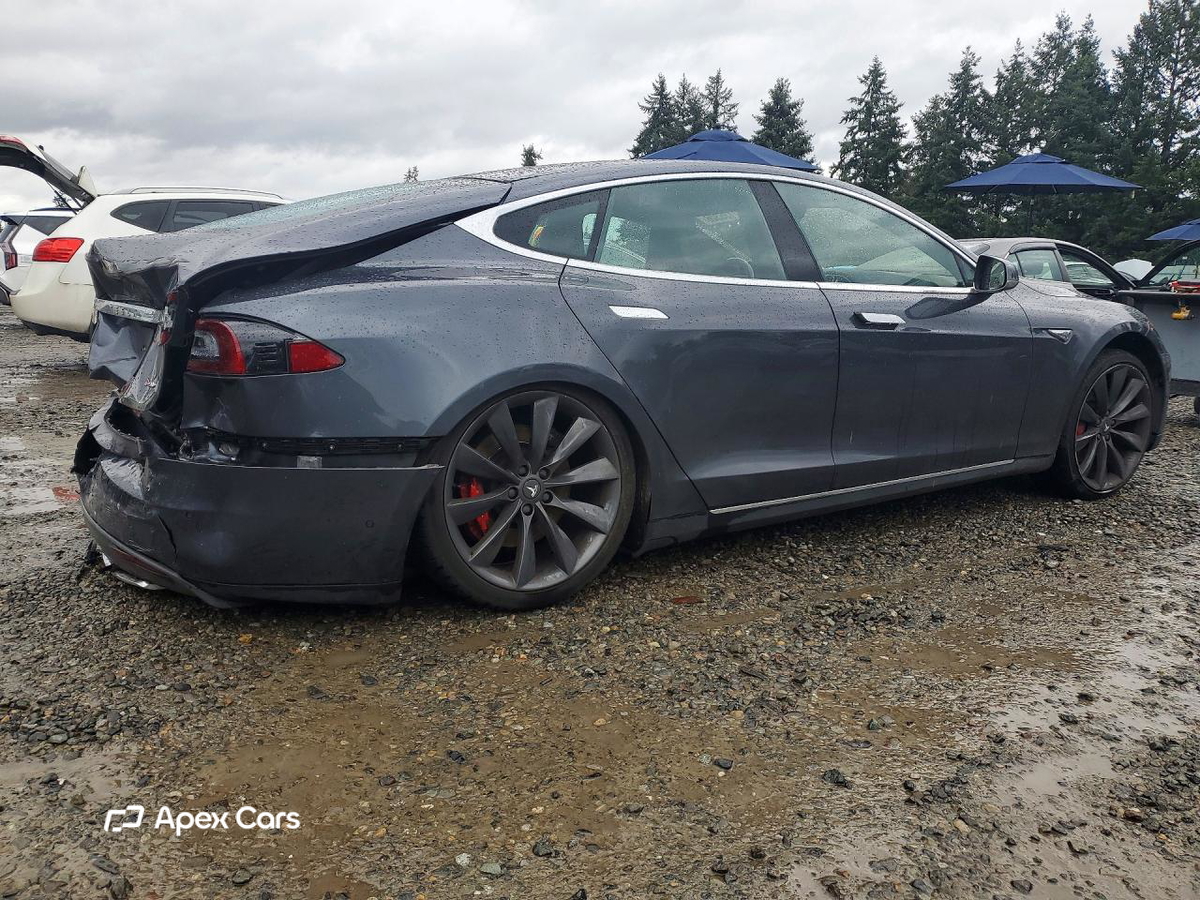 Tesla Model S 2015