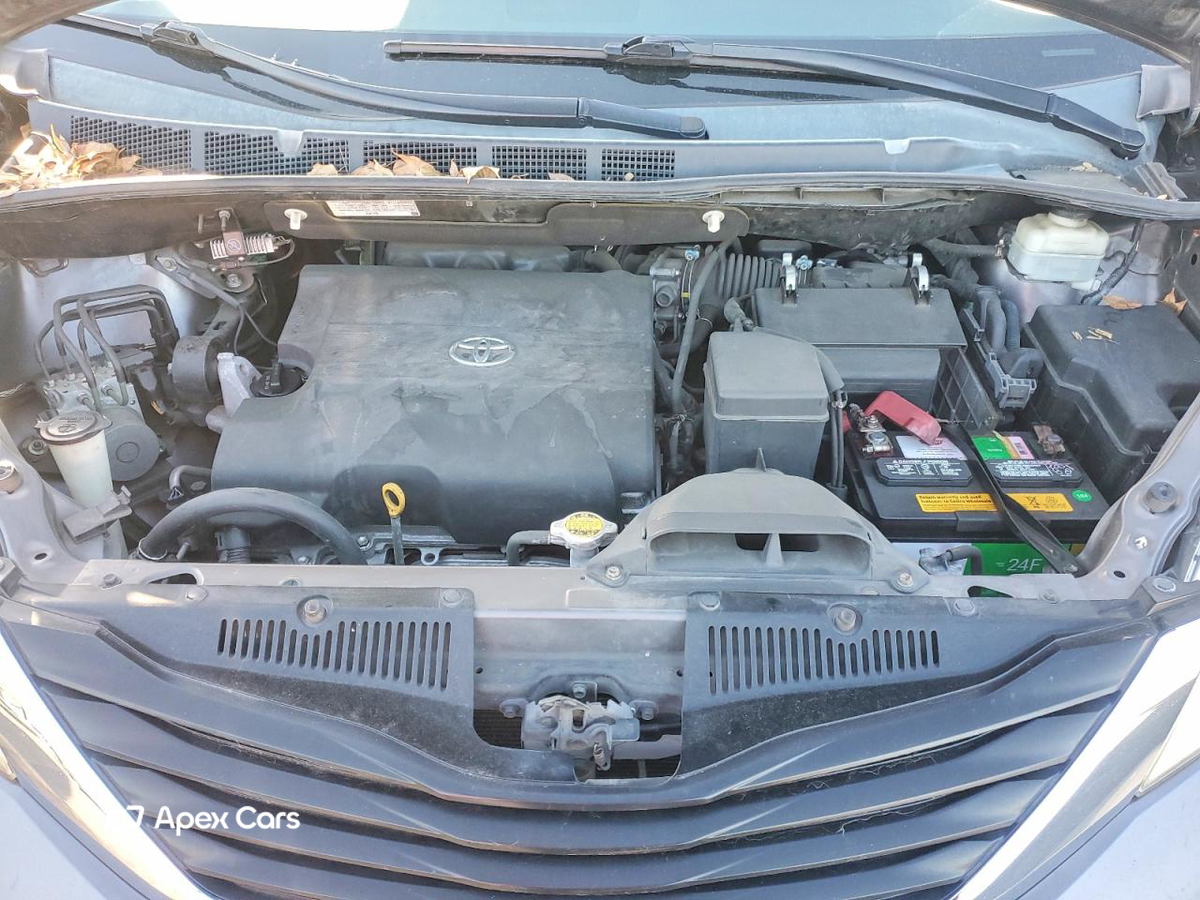 Toyota Sienna 2011