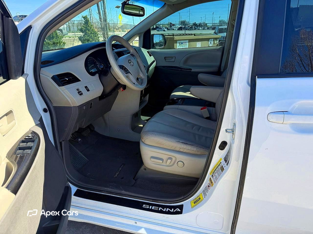 Toyota Sienna 2012