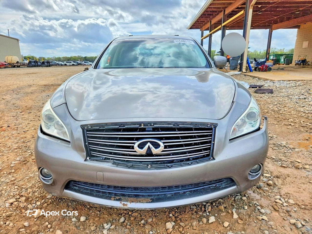 Infiniti M 2011