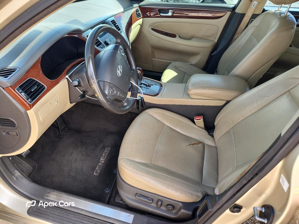 Hyundai Genesis 2012