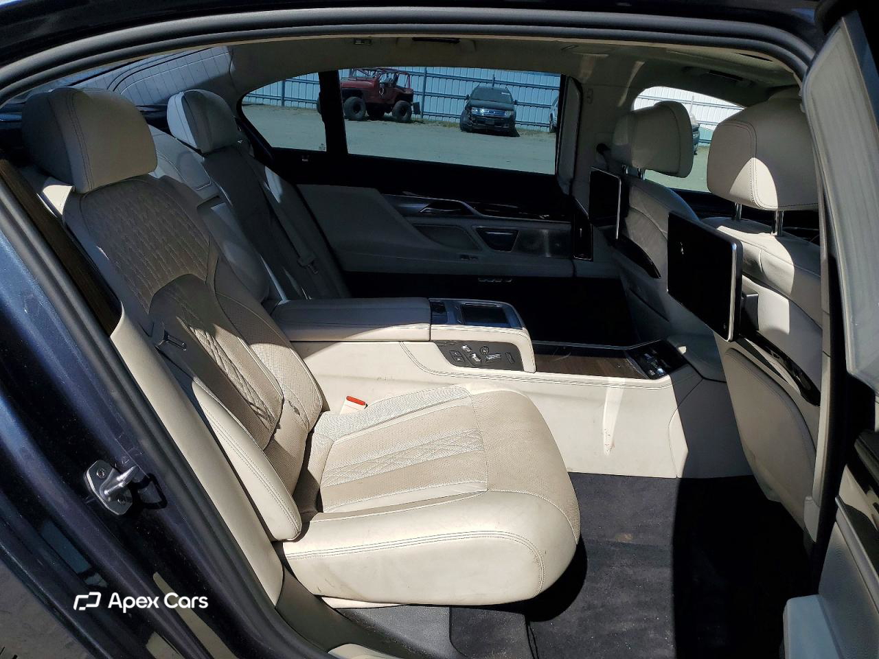 BMW Series 7 2016