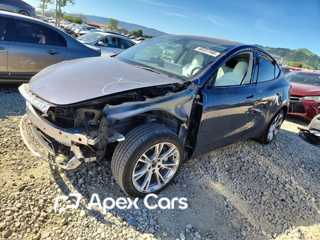Tesla Model Y 2023 - Image 1 of 5
