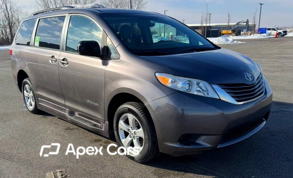 Toyota Sienna 2016 - Image 1 of 12