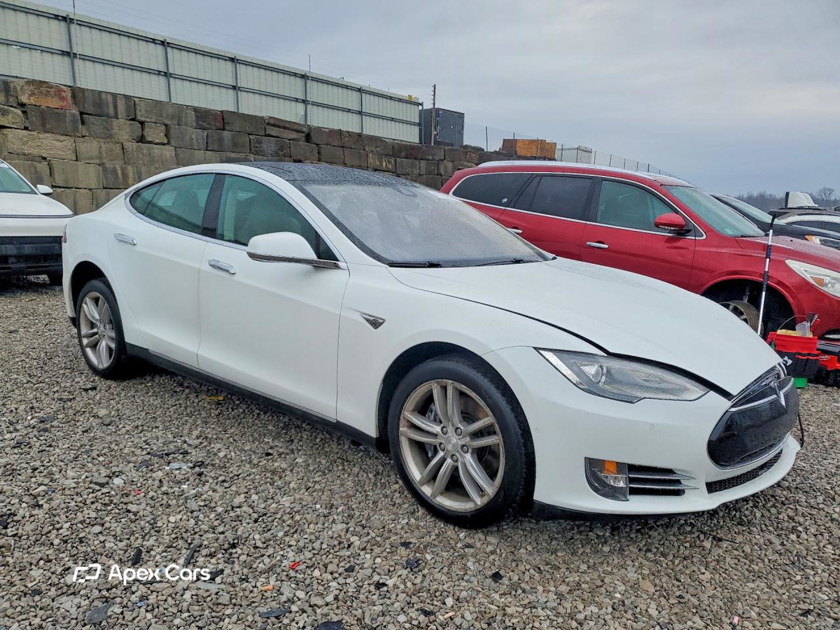 Tesla Model S 2014