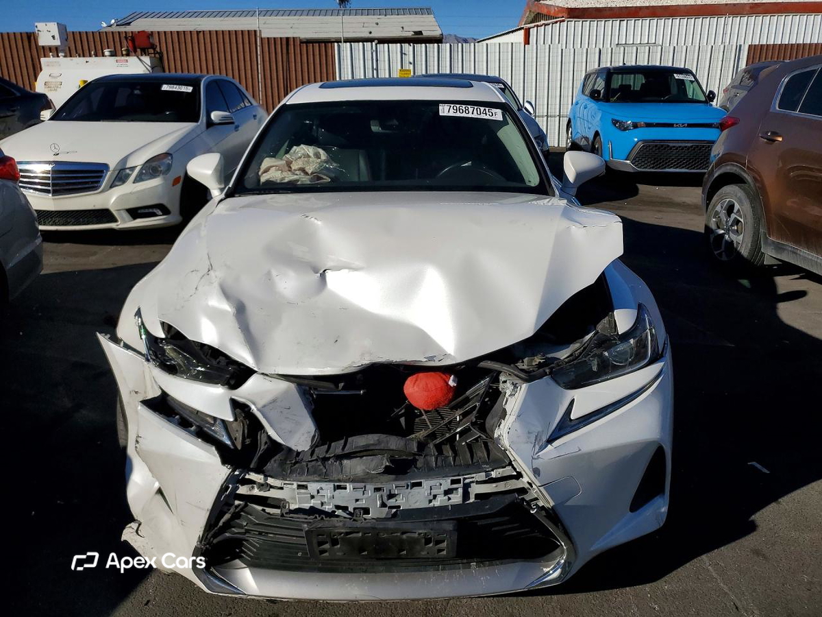 Lexus IS 2019