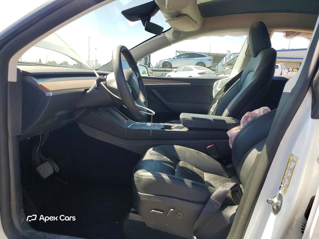 Tesla Model Y 2025