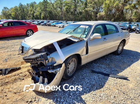 Lincoln Town Car 2010 - Image 1 of 14