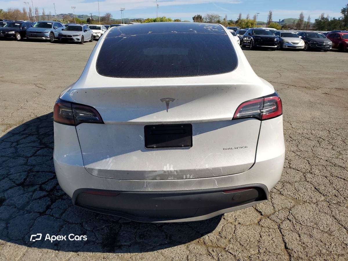 Tesla Model Y 2025