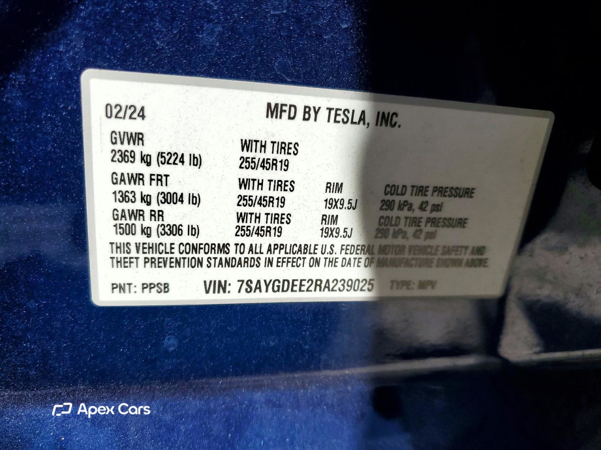 Tesla Model Y 2024
