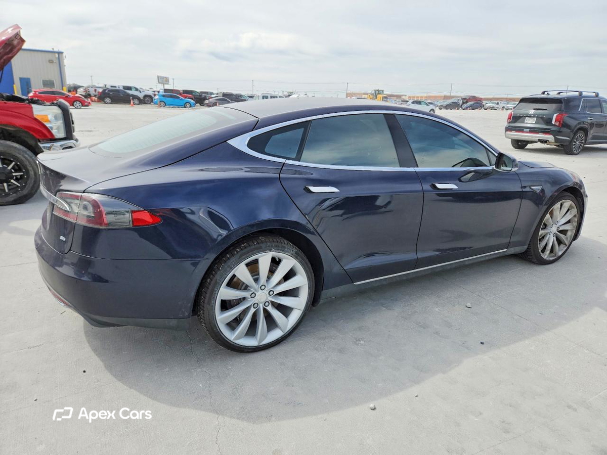 Tesla Model S 2015