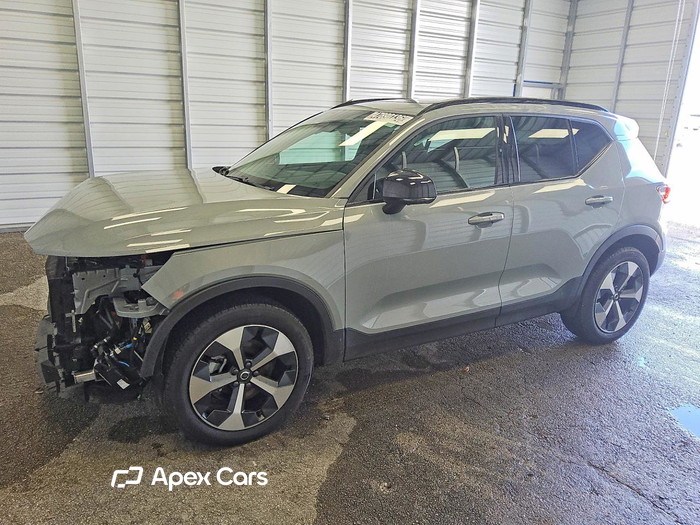 2026 Volvo XC40 - Image 1 of 5
