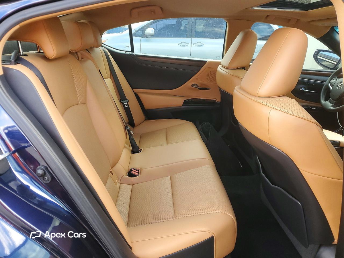 Lexus ES 2022