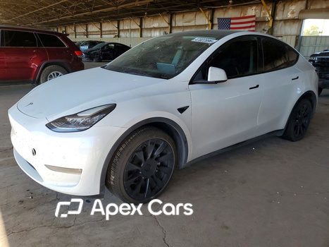 Tesla Model Y 2021 - Image 1 of 13