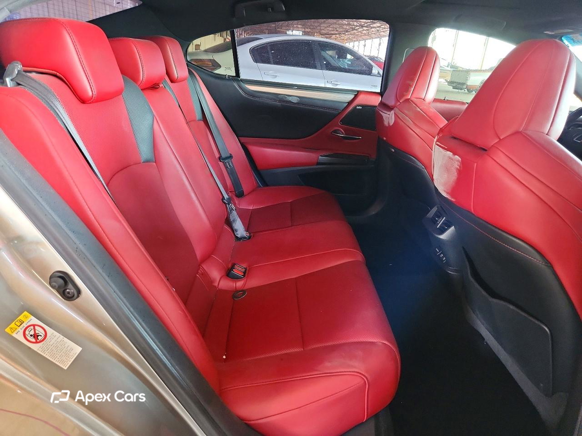 Lexus ES 2019