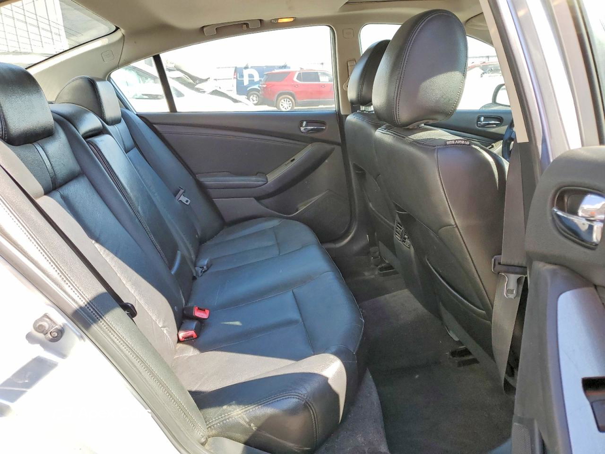 Nissan Altima 2010