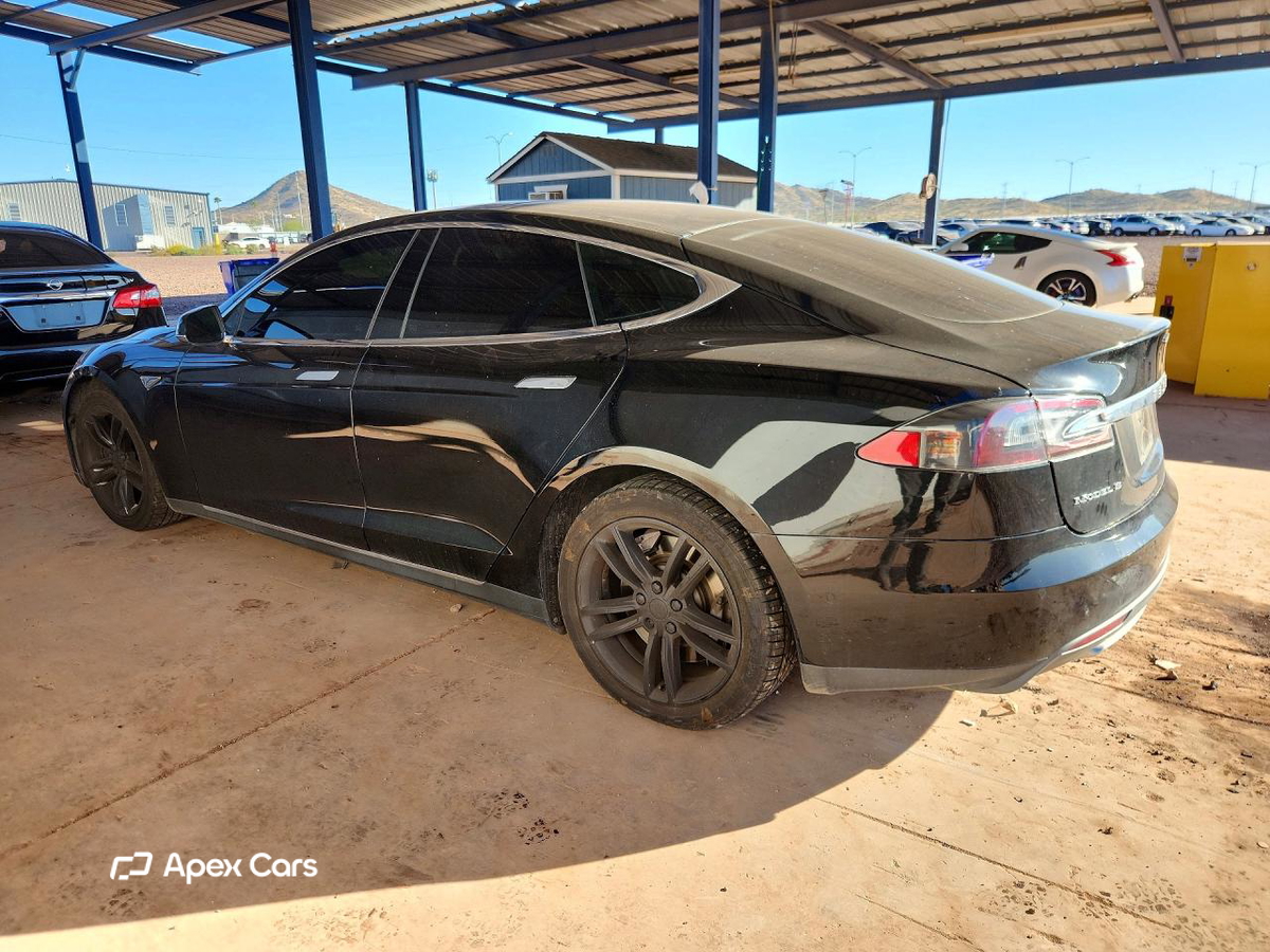 Tesla Model S 2015
