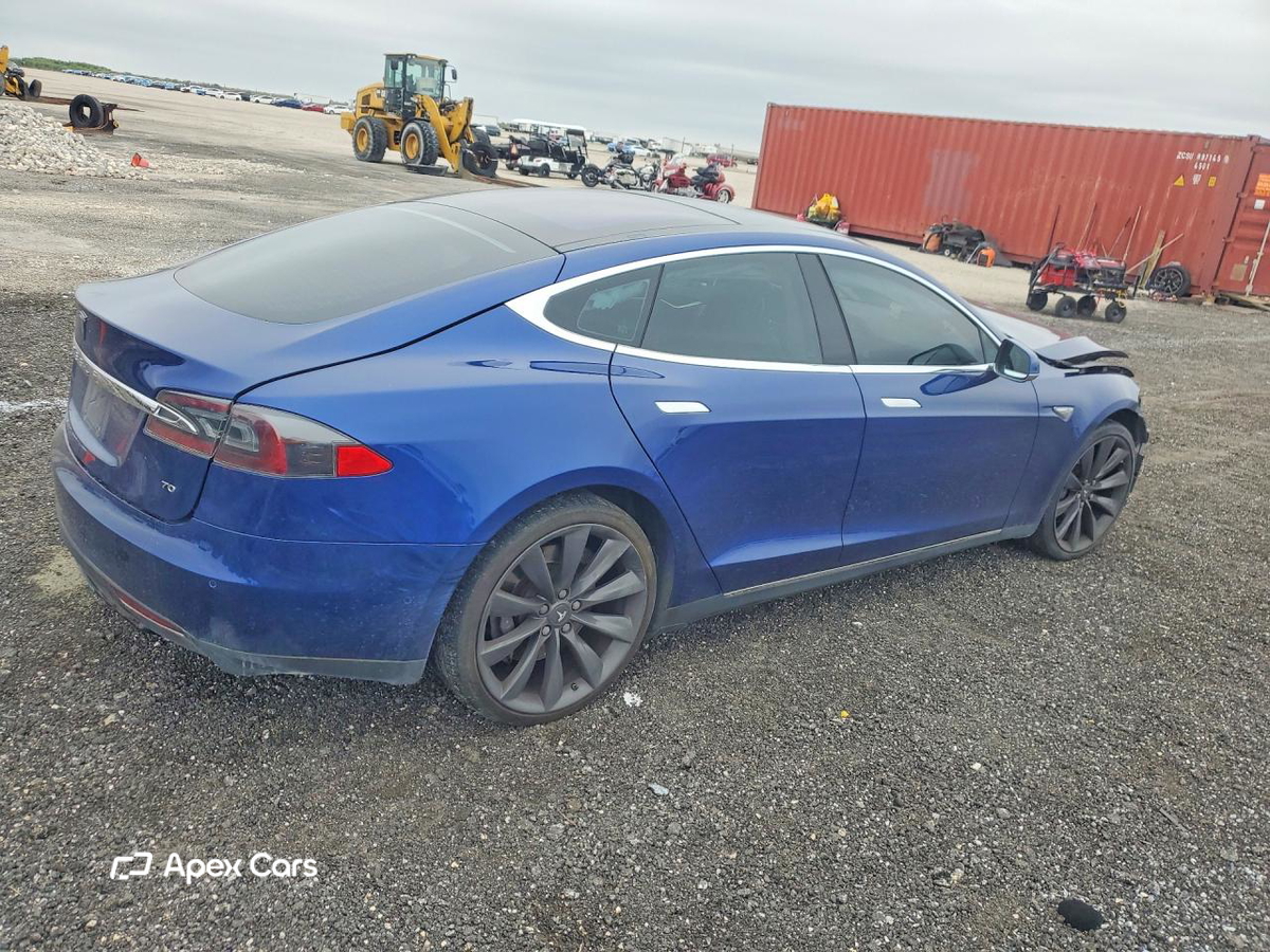 Tesla Model S 2015
