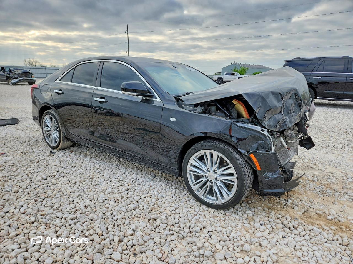 Cadillac CT4 2021