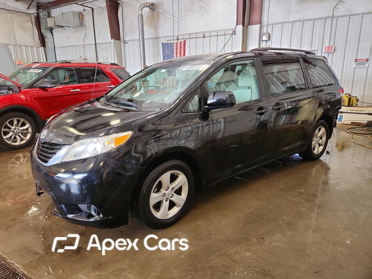 Toyota Sienna 2014 - Image 1 of 14