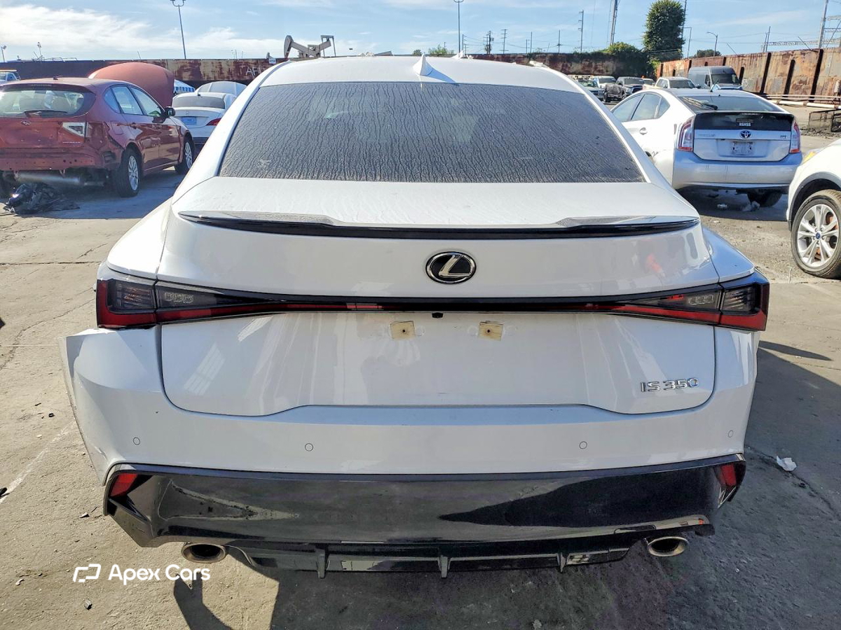 Lexus IS 2025