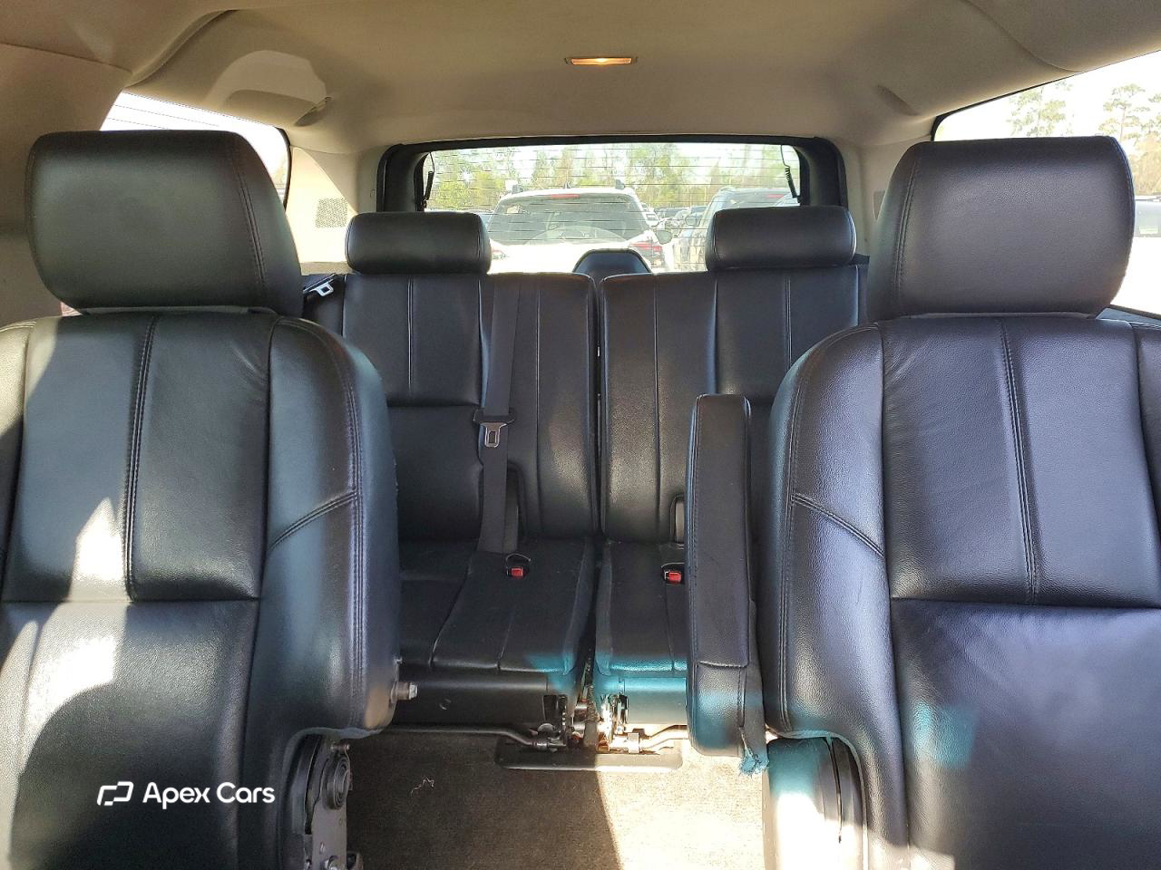 Chevrolet Suburban 2012