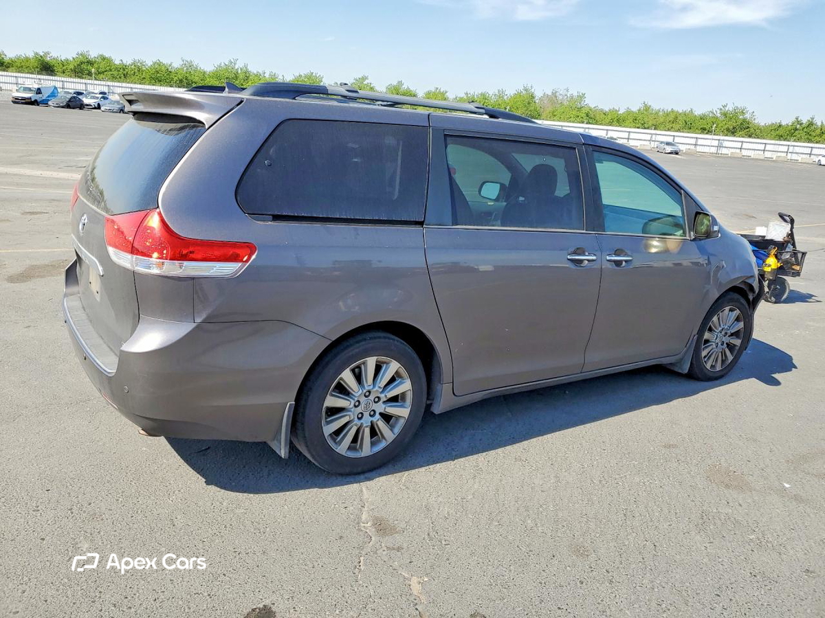 Toyota Sienna 2013