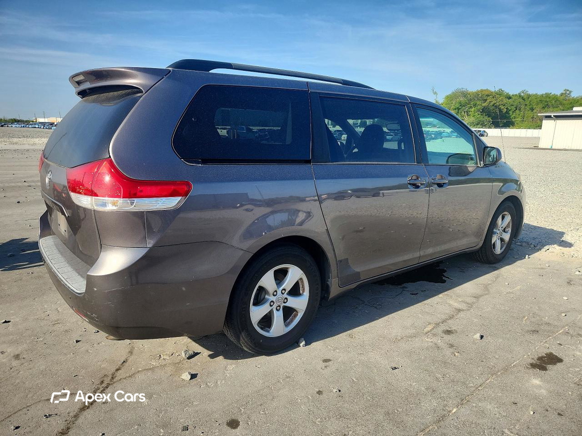 Toyota Sienna 2011