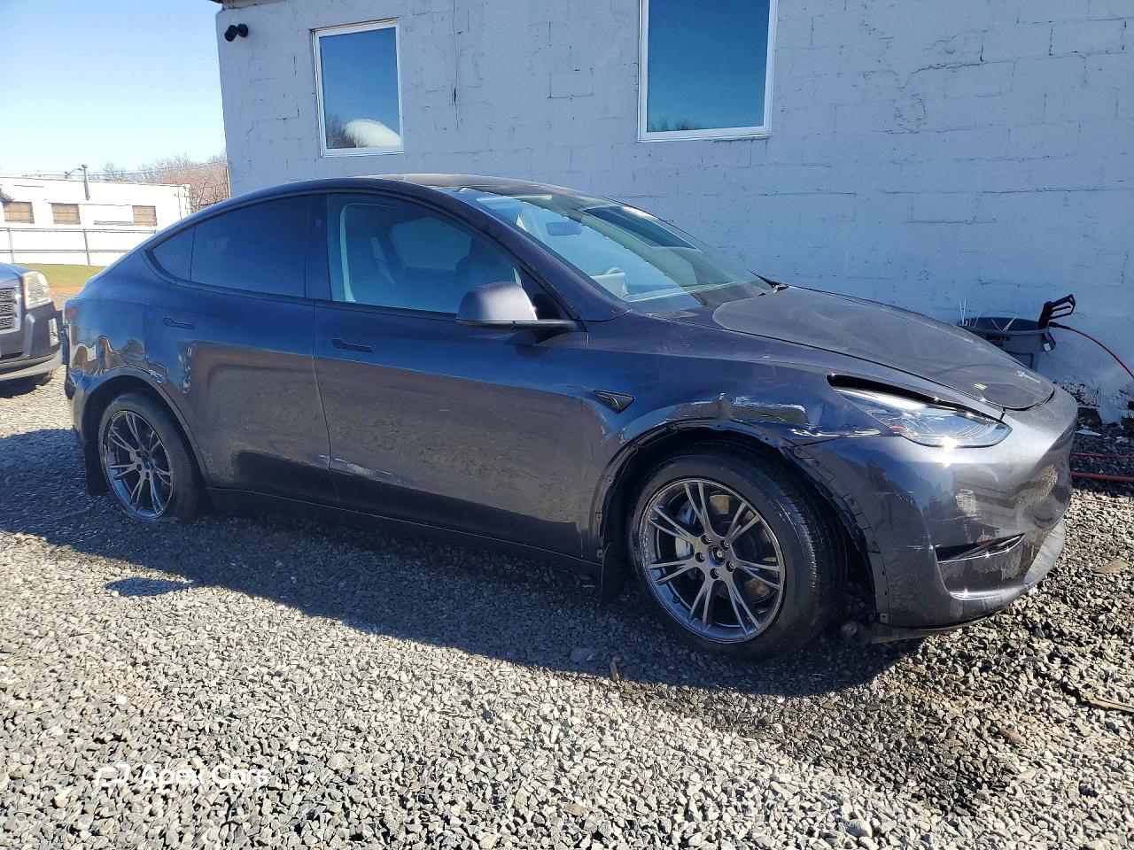 Tesla Model Y 2025