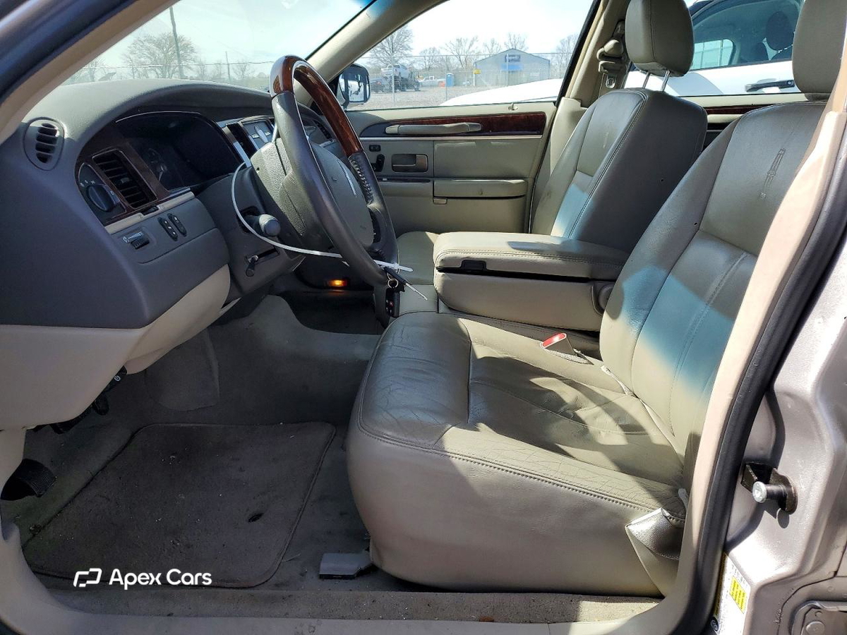 Lincoln Town Car 2010
