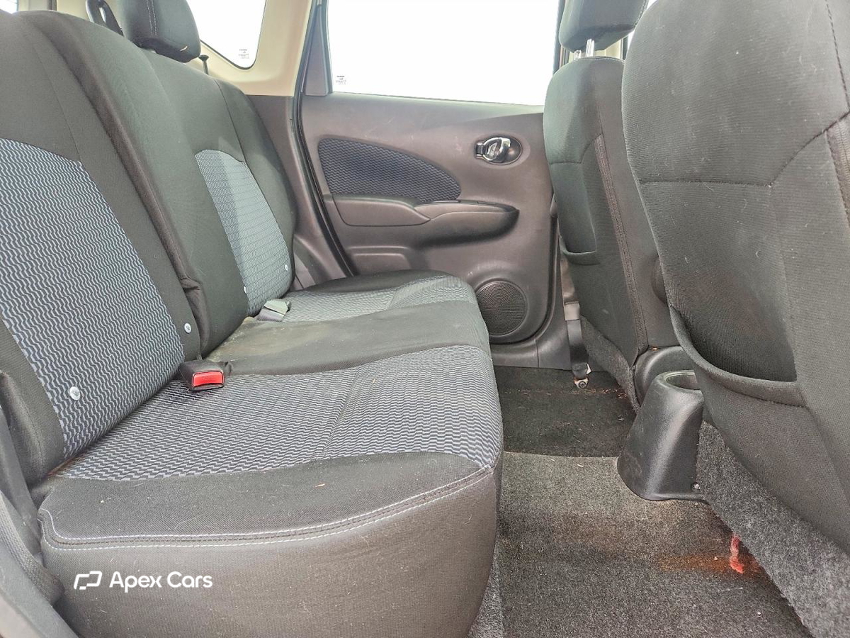 Nissan Versa 2015