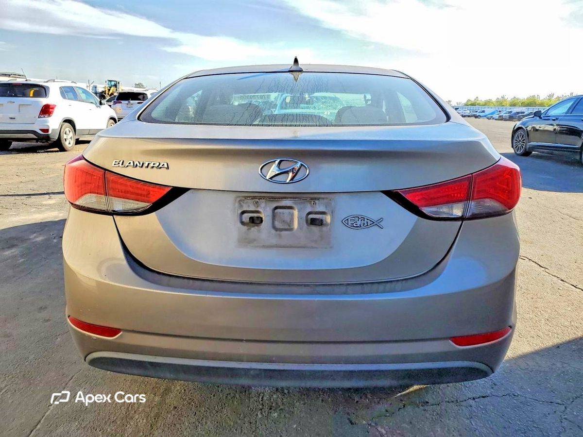 Hyundai Elantra 2015