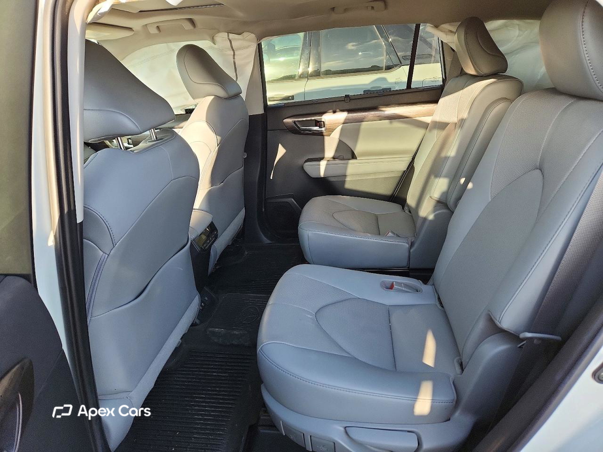 Toyota Highlander 2021