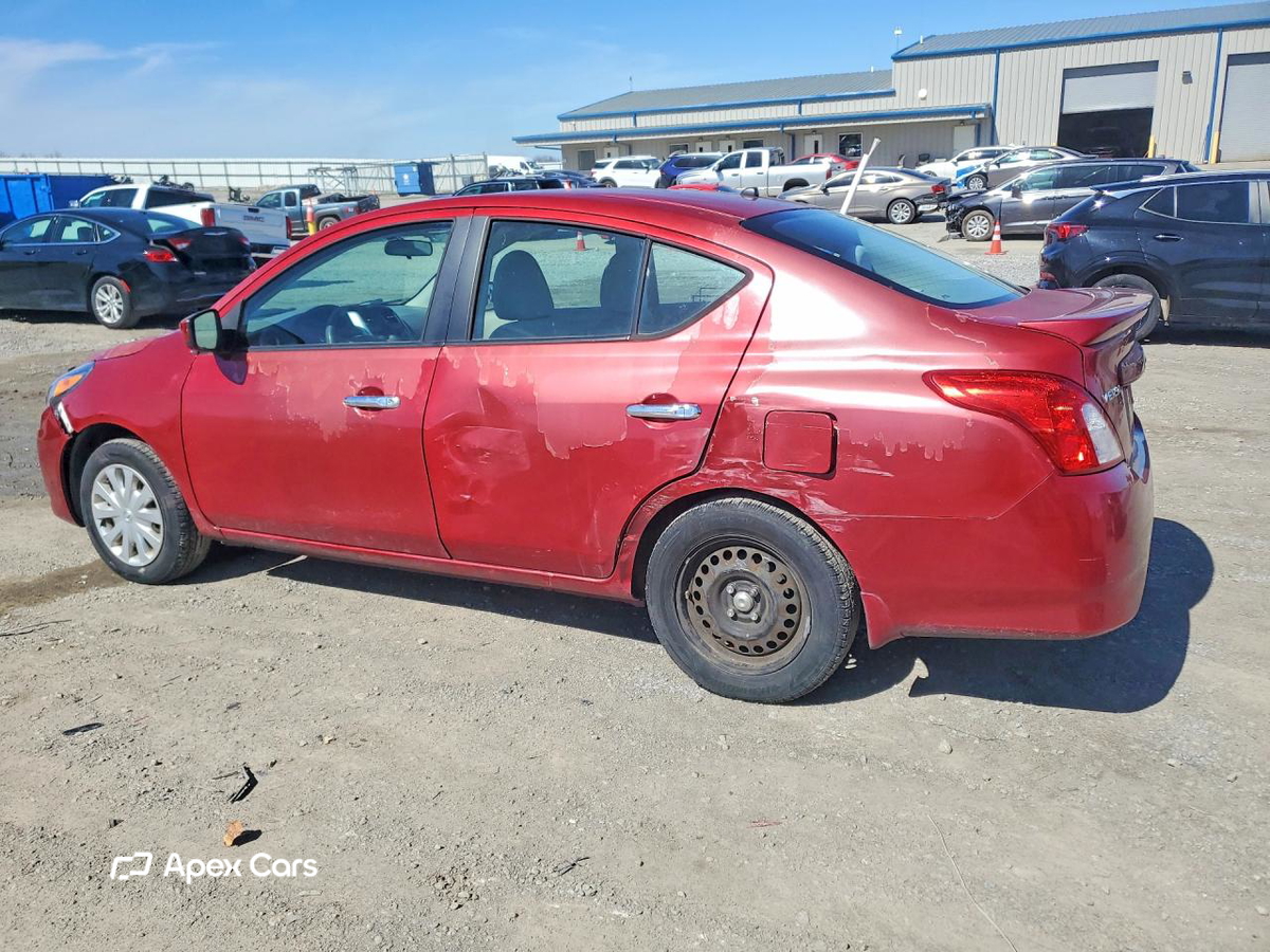 Nissan Versa 2015