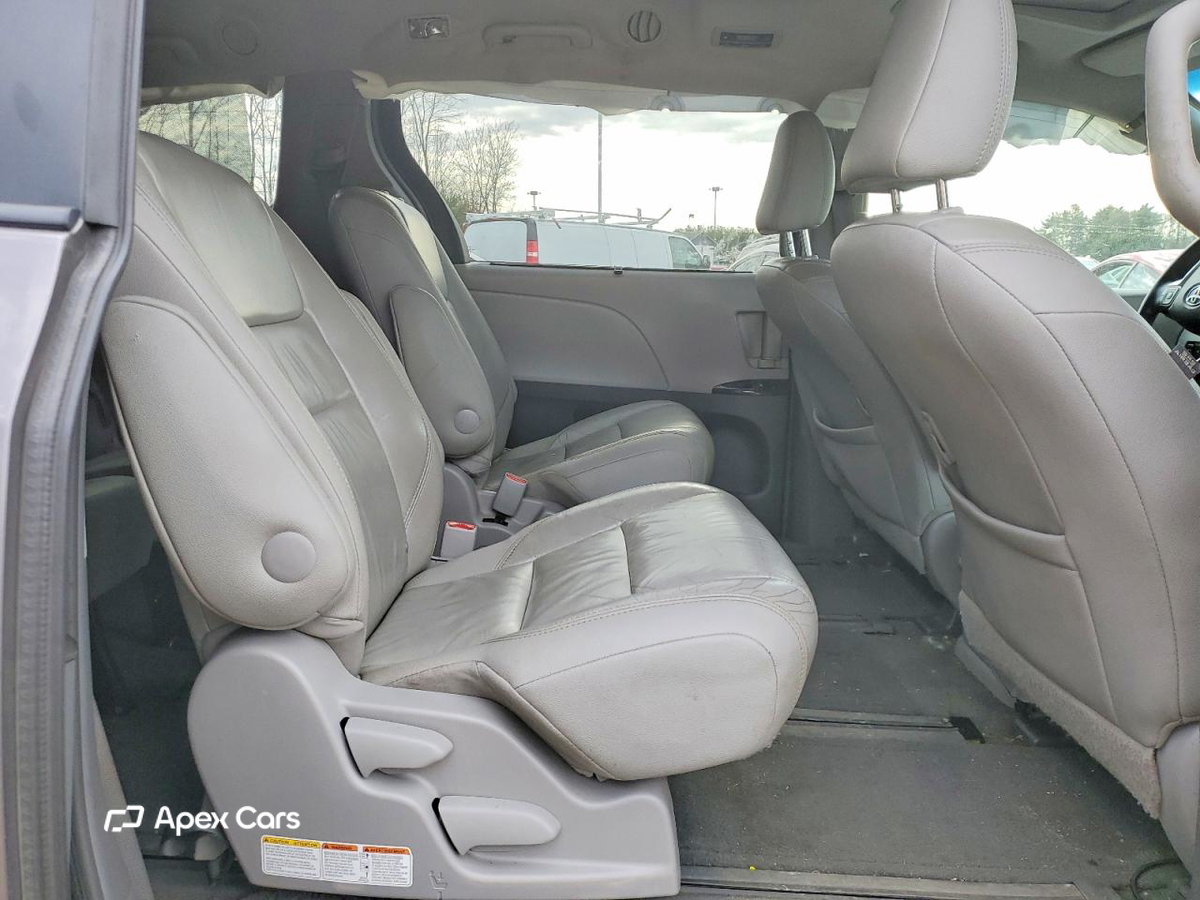 Toyota Sienna 2015