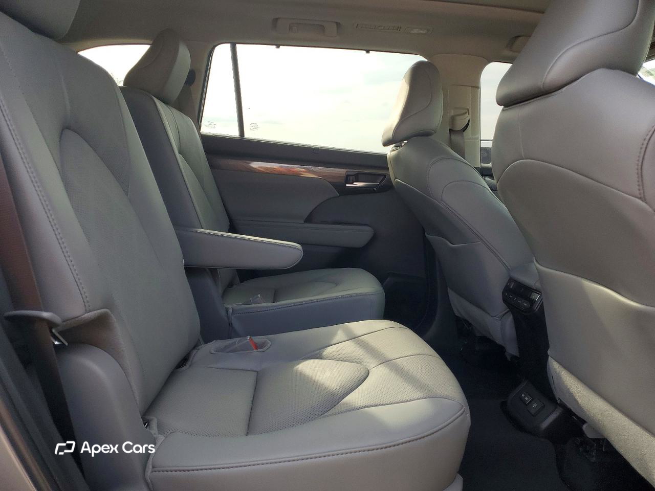 Toyota Highlander 2025