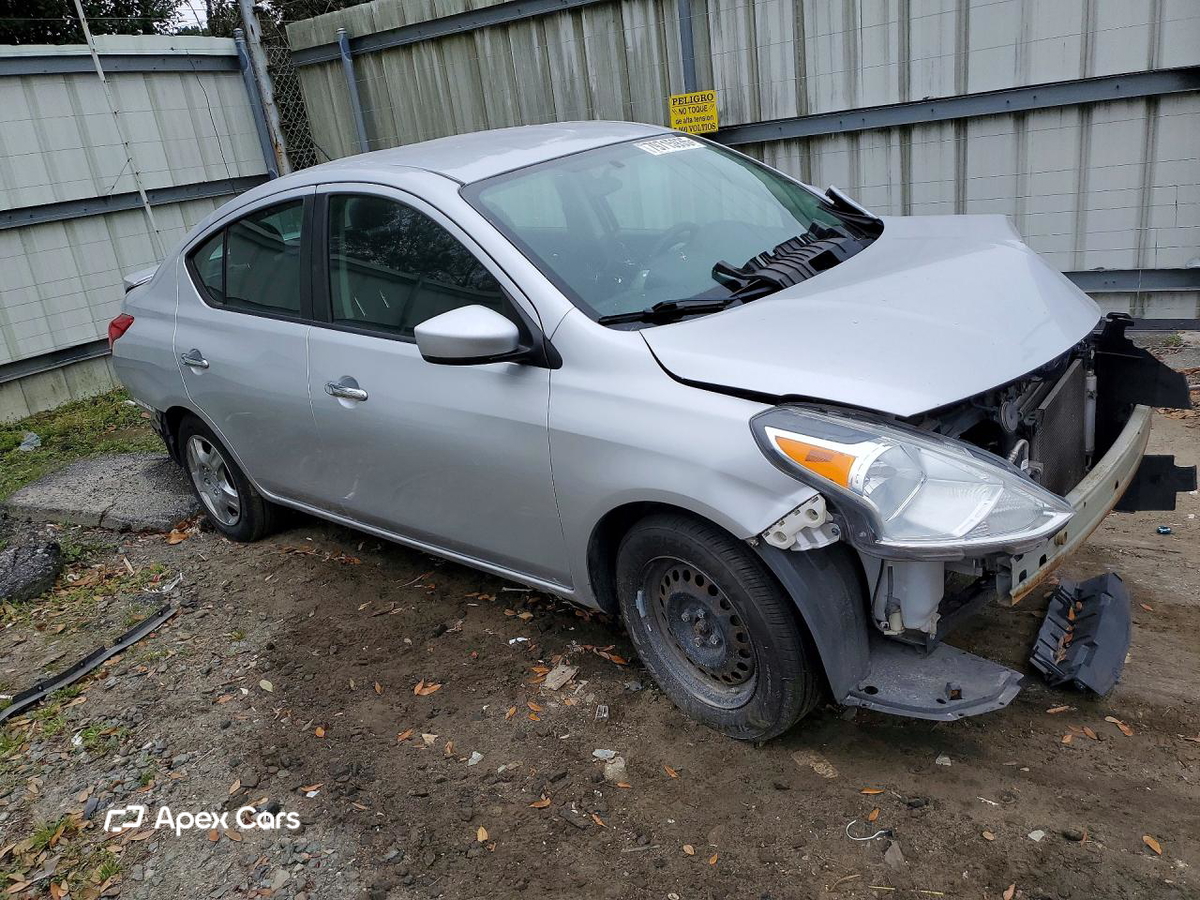 Nissan Versa 2016