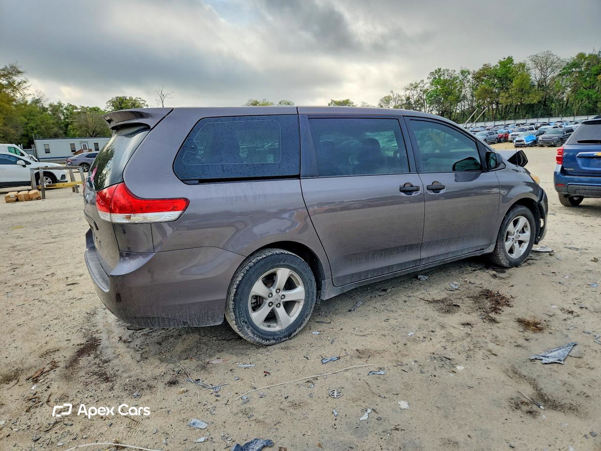 Toyota Sienna 2011