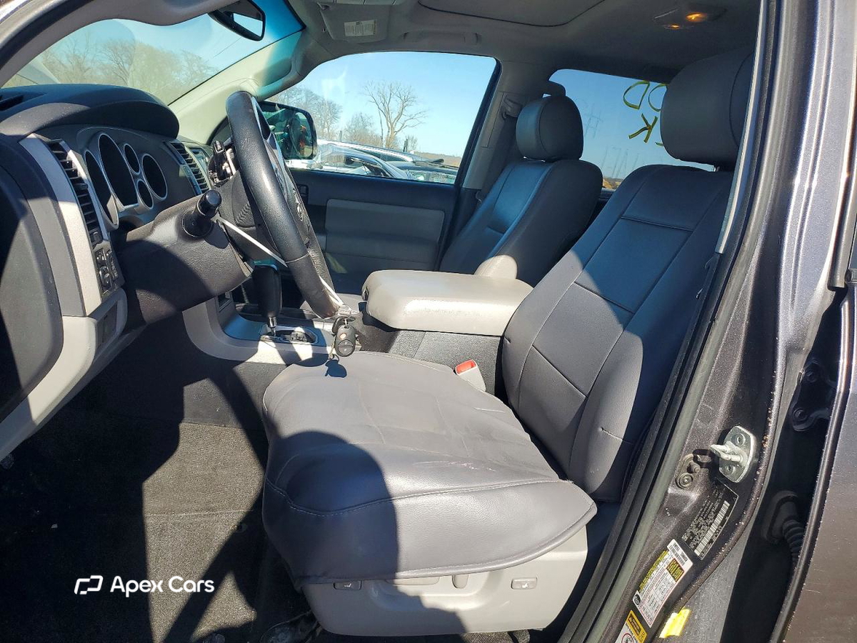 Toyota Sequoia 2016