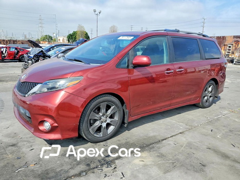 Toyota Sienna 2015 - Image 1 of 14