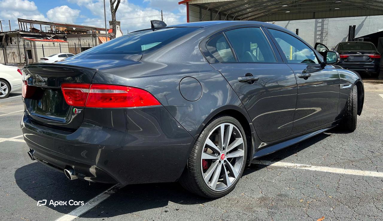 Jaguar XE 2019